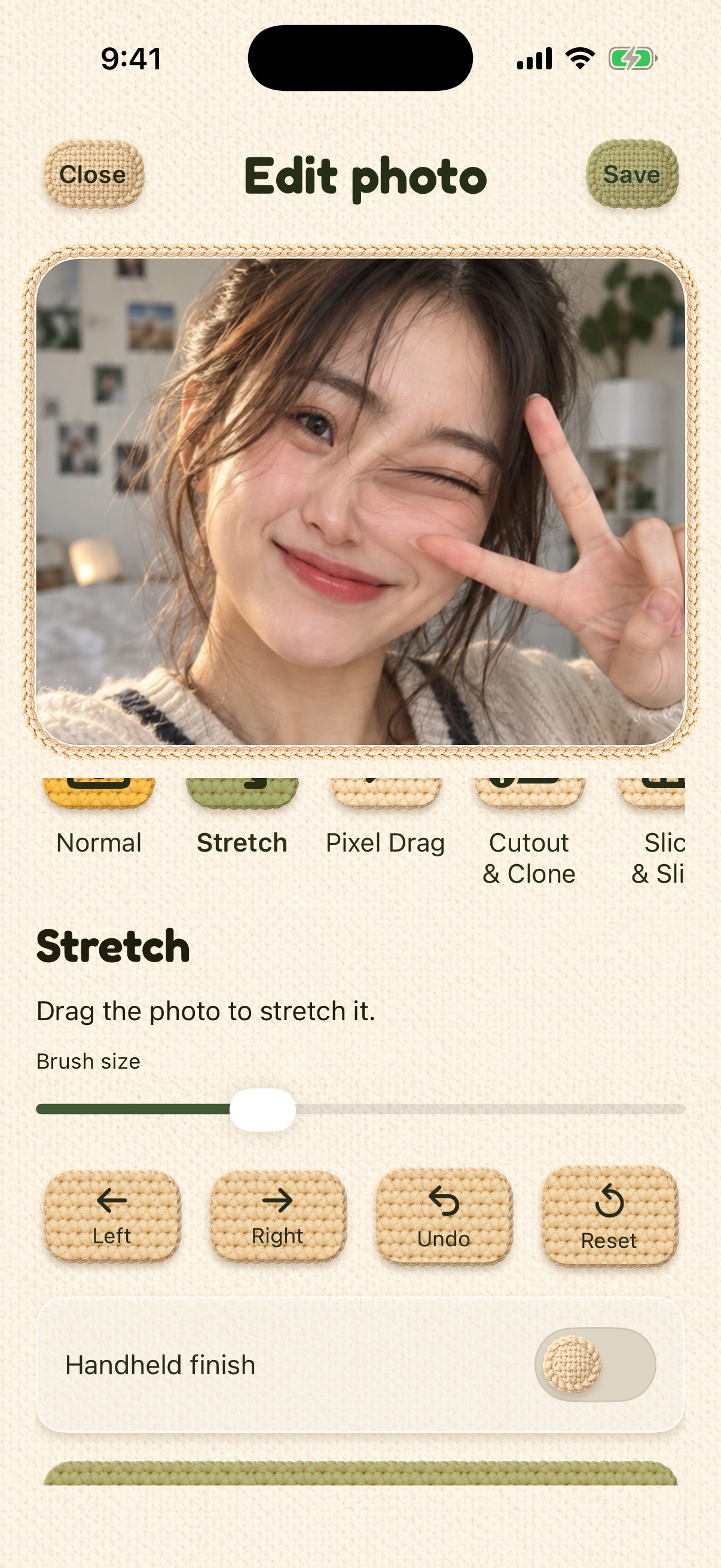 Stretch effect applied in PictoPop’s native Yarnwood photo editor
